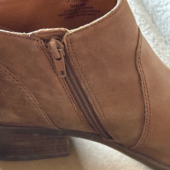 Lucky Brand Women's Tan Ankle Booties Size 9 - Picture 2 of 3